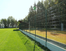 Montáž 3D plotových panelů a vyvýšené (dvojité) betonové podhrabové desky – Dobříč Montáž 3D plotových panelů a vyvýšené (dvojité) betonové podhrabové desky – Dobříč